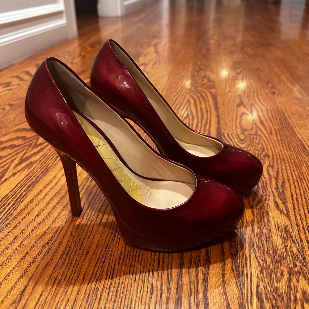 JOAN & DAVID Women's Burgundy Patent Platform High Heel Pumps. Size 5M